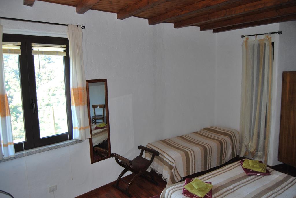 B&B Baddesalighes Bolotana Bilik gambar